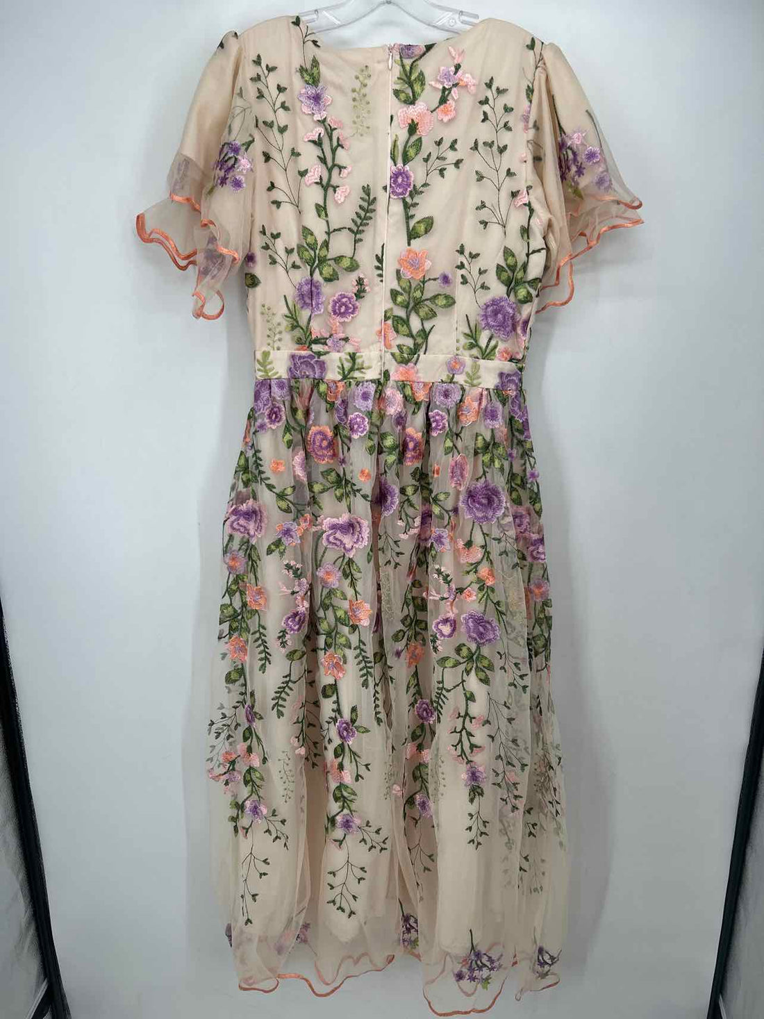 Ivy City Co Size 10 Nude Floral Embroidered Short Sleeve Dress