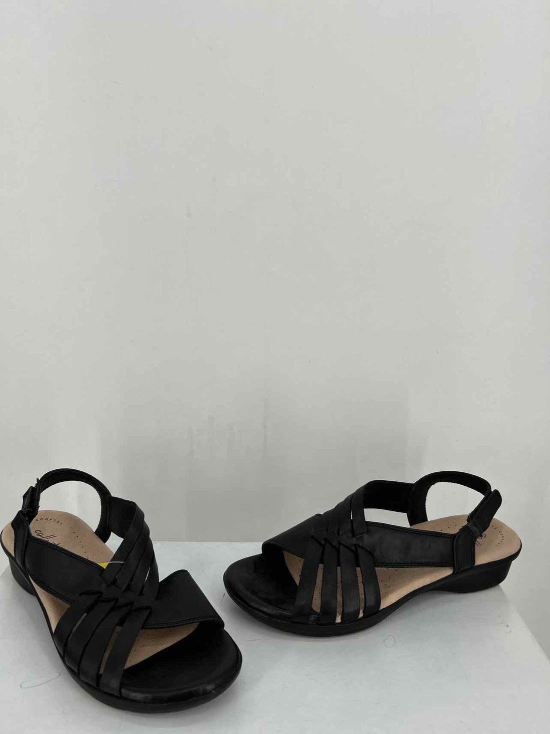 Clarks Women Size 7.5 Black Leather Sandals