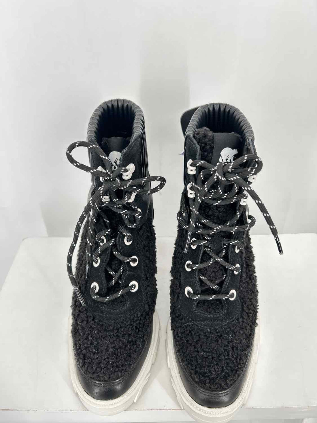 Sorel Women Size 8 Black & White Ankle Boot
