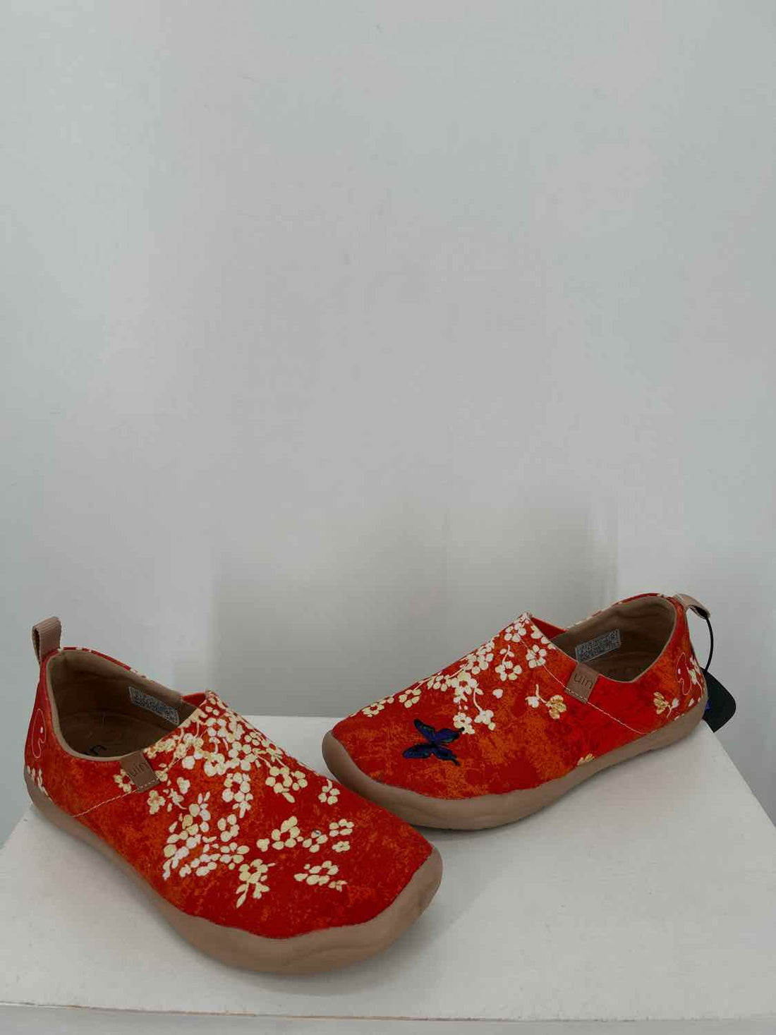 Uin Women Size 9 Dark Orange Floral Sneakers