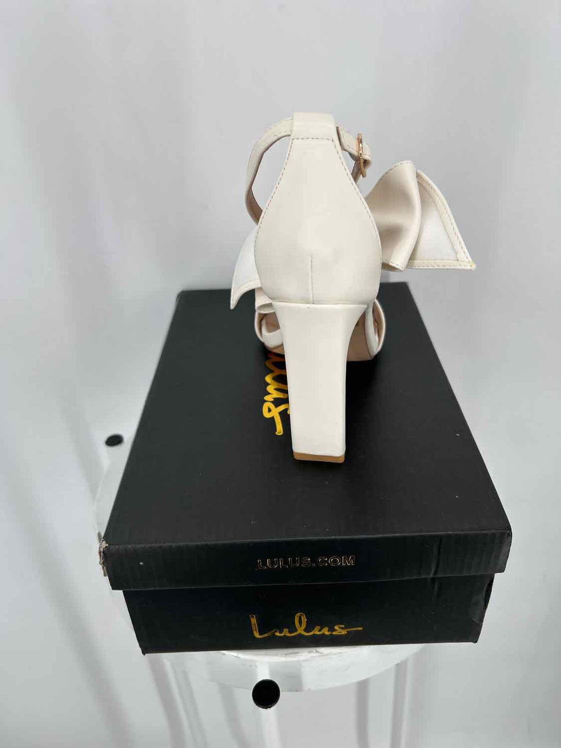 Lulus Women Size 8.5 White New In Box Yoselin Heels