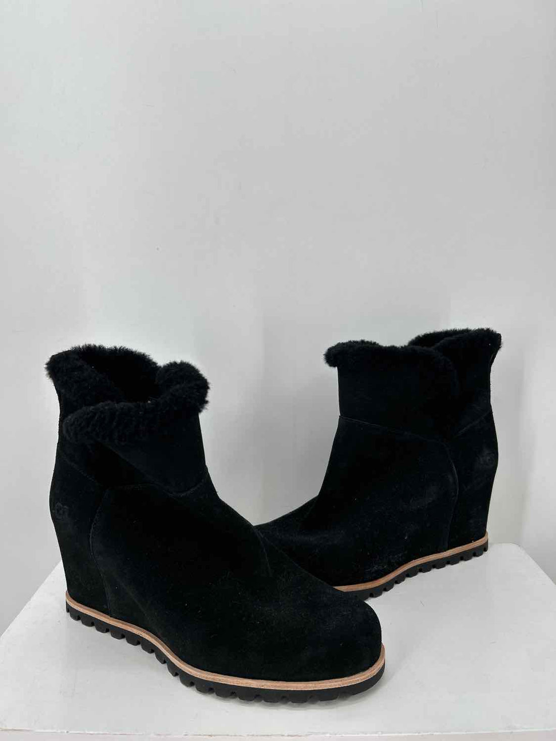 Ugg Women Size 9 Black New Genuine Suede Ankle Boot