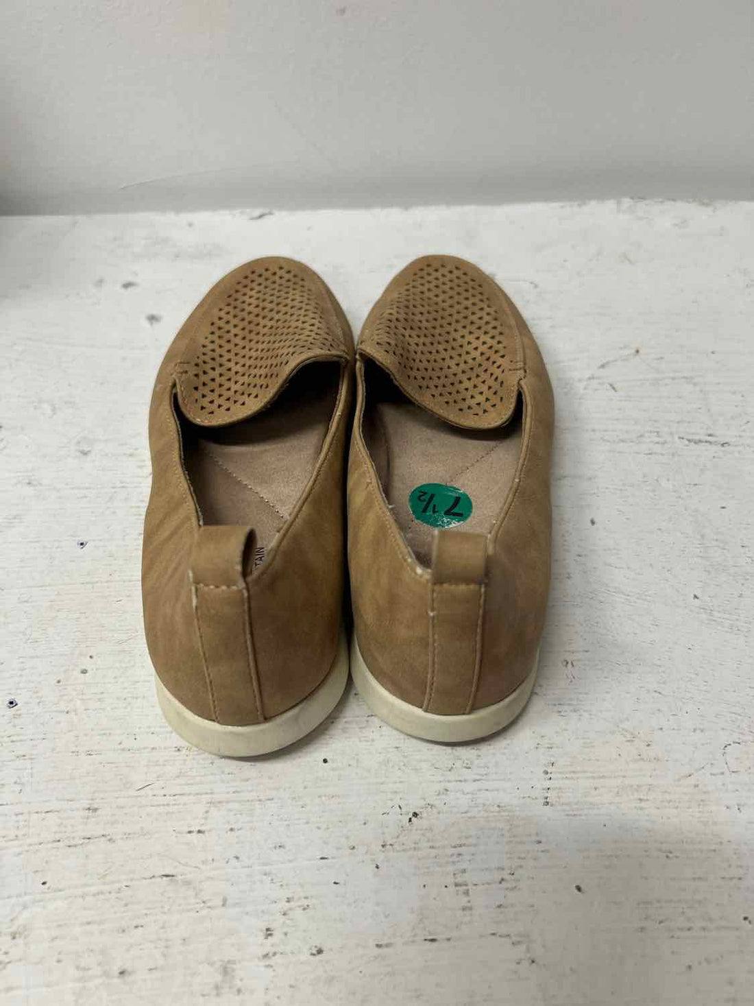Cliffs Women Size 7.5 Camel Loafers