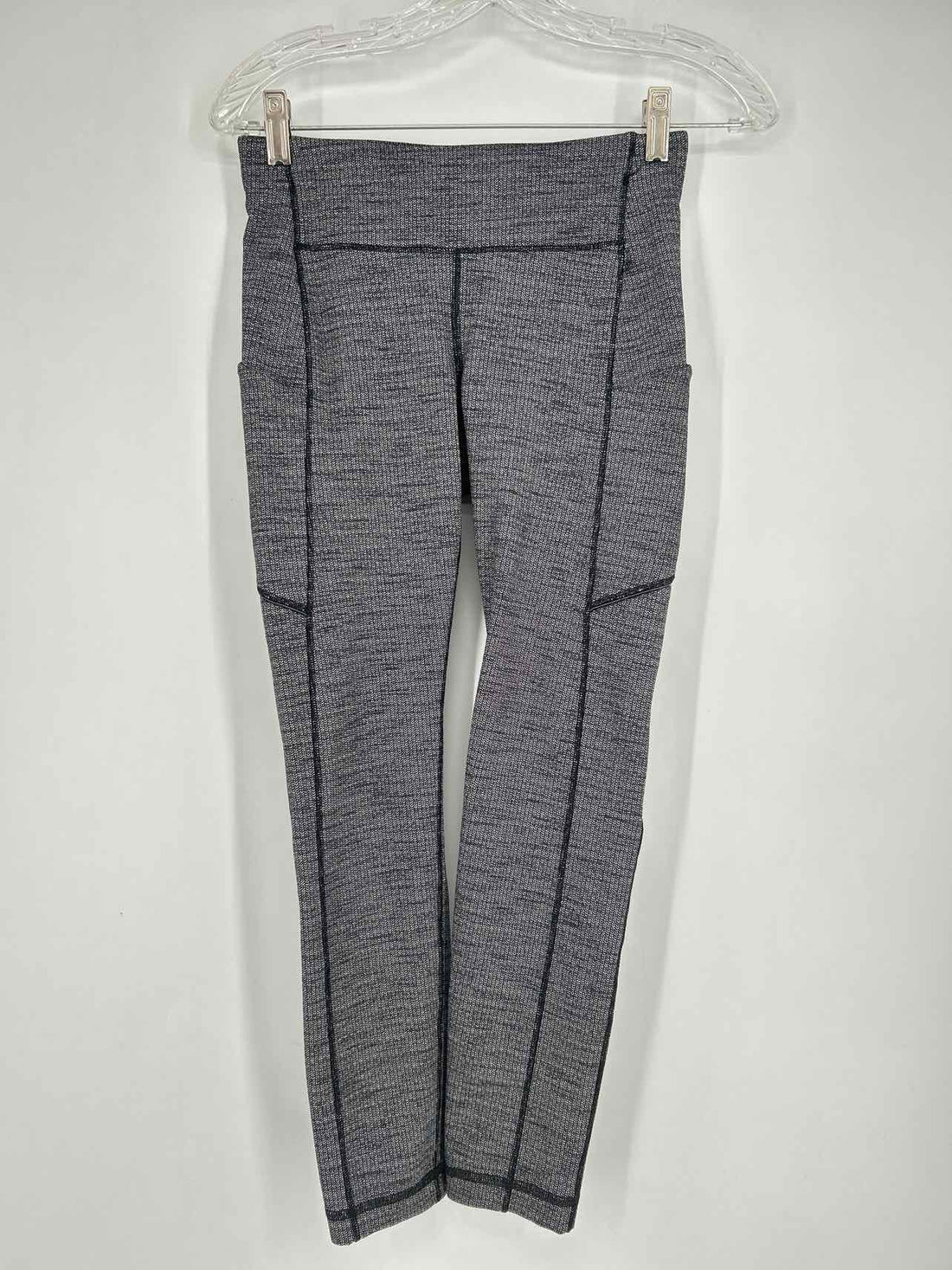 Lululemon Size 6 Black & White Active Leggings
