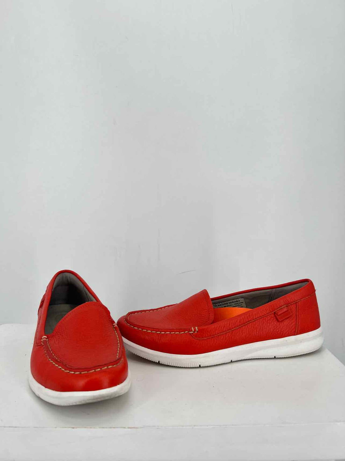 Rockport Women Size 6.5 Orange Loafers