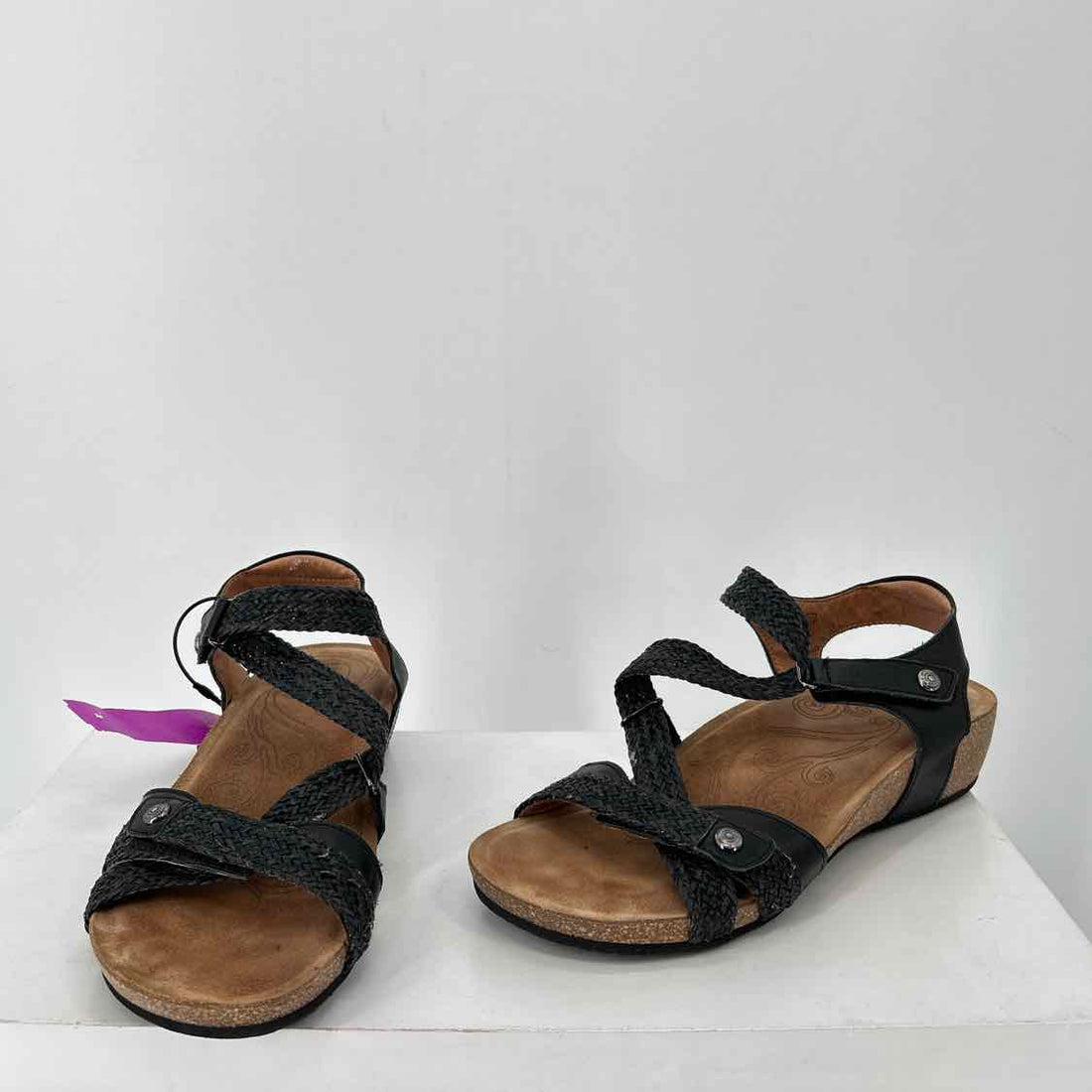 Taos Women Size 9/9.5 Black Sandals
