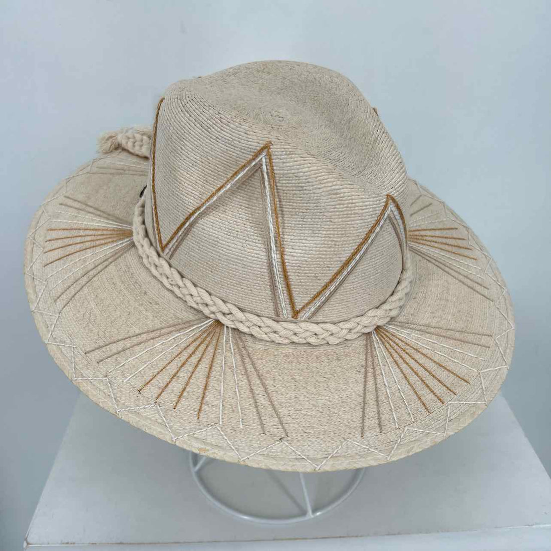Corazon Playero Size M Neutral NWT Hats