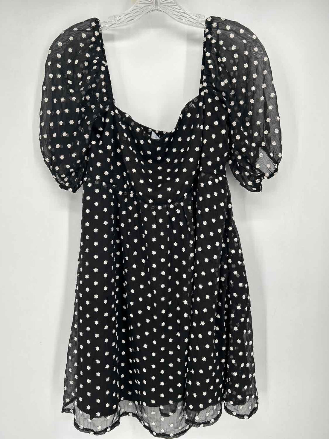 Lucy Paris Size M Black & White Floral Embroidered Short Sleeve Dress