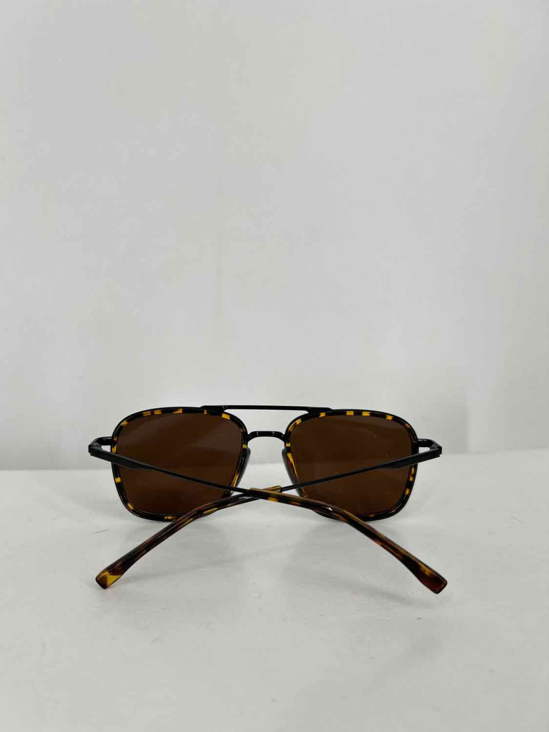 Sunski Size 52-21-135 Brown solid polarized lens Tortoise Sunglasses