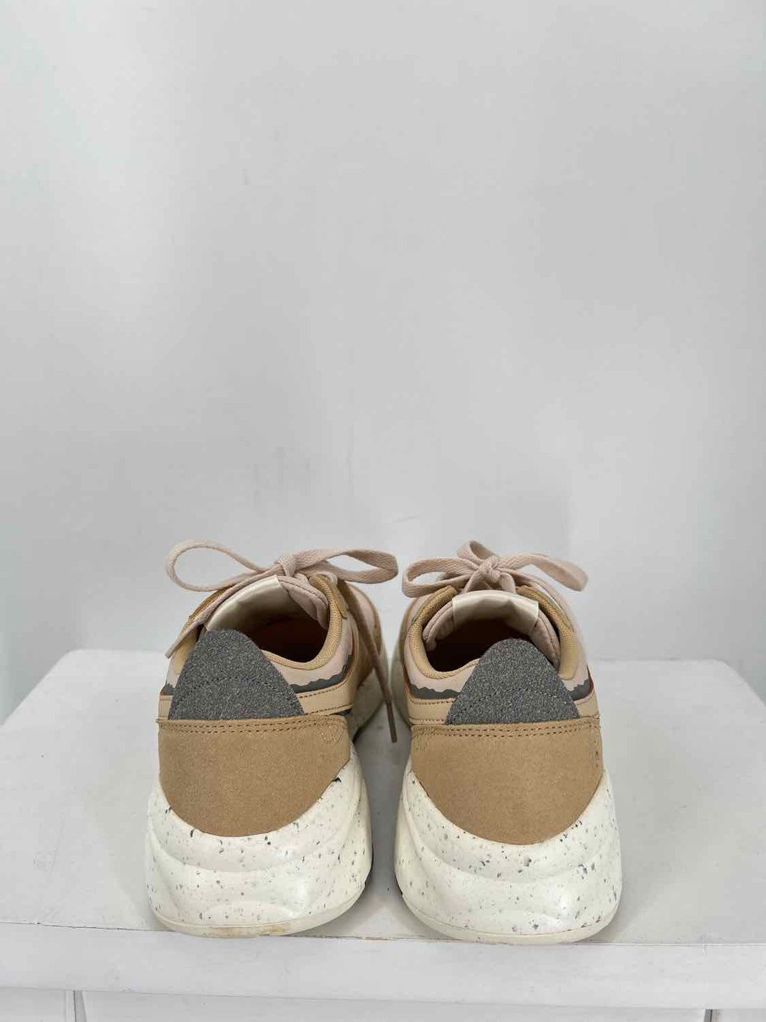 Superga Women Size 39 (8.5-9) Beige & Gold Sneakers