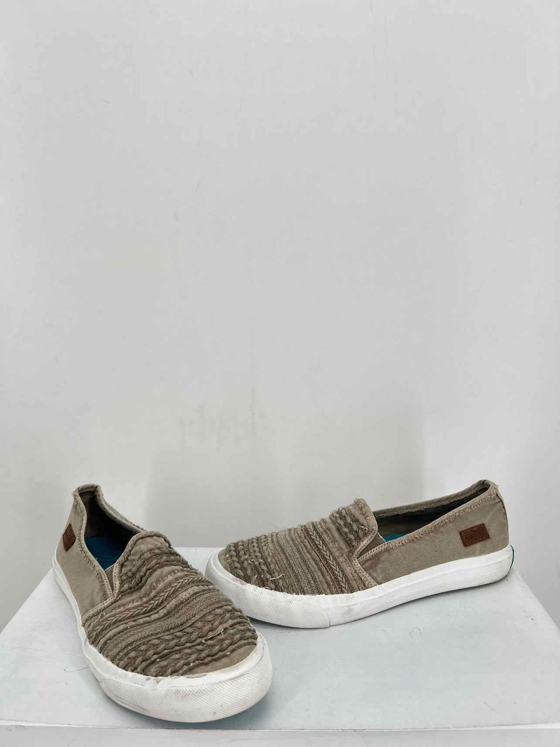 Blowfish Women Size 8.5 Tan Sneakers