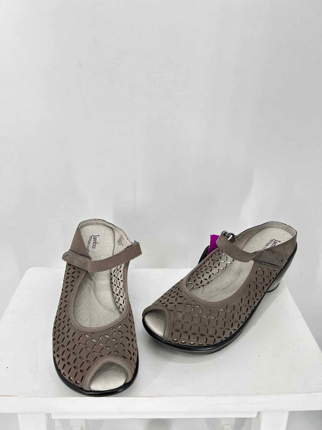 Jambu Women Size 11 Gray Perforated Wedges