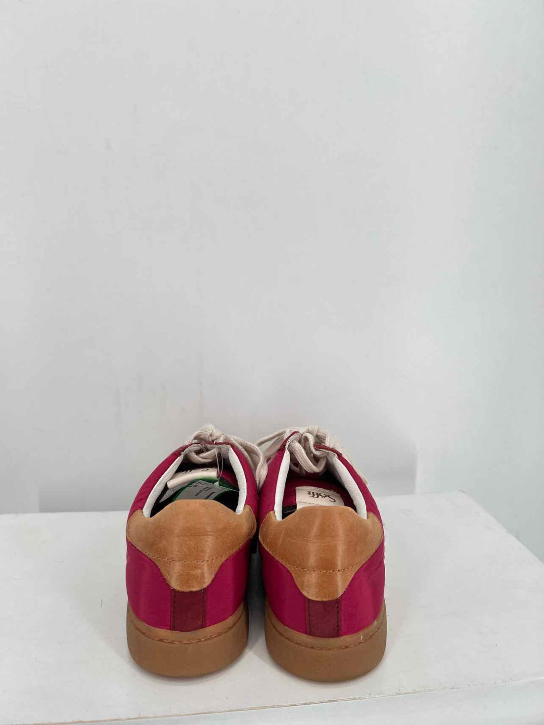Sofft Women Size 8.5 Maroon Colorblock Sneakers
