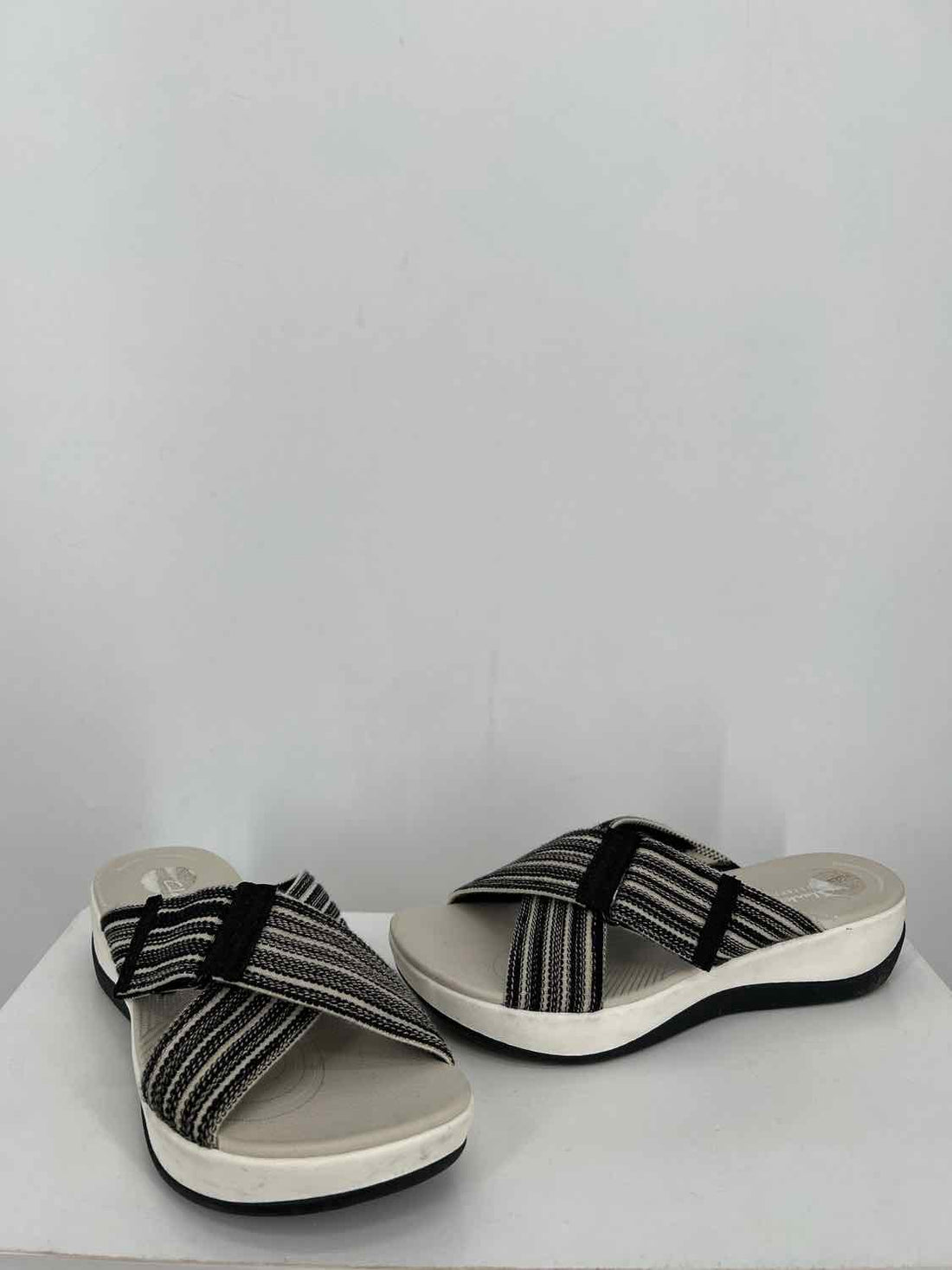 Clarks Women Size 7 Black & White Sandals