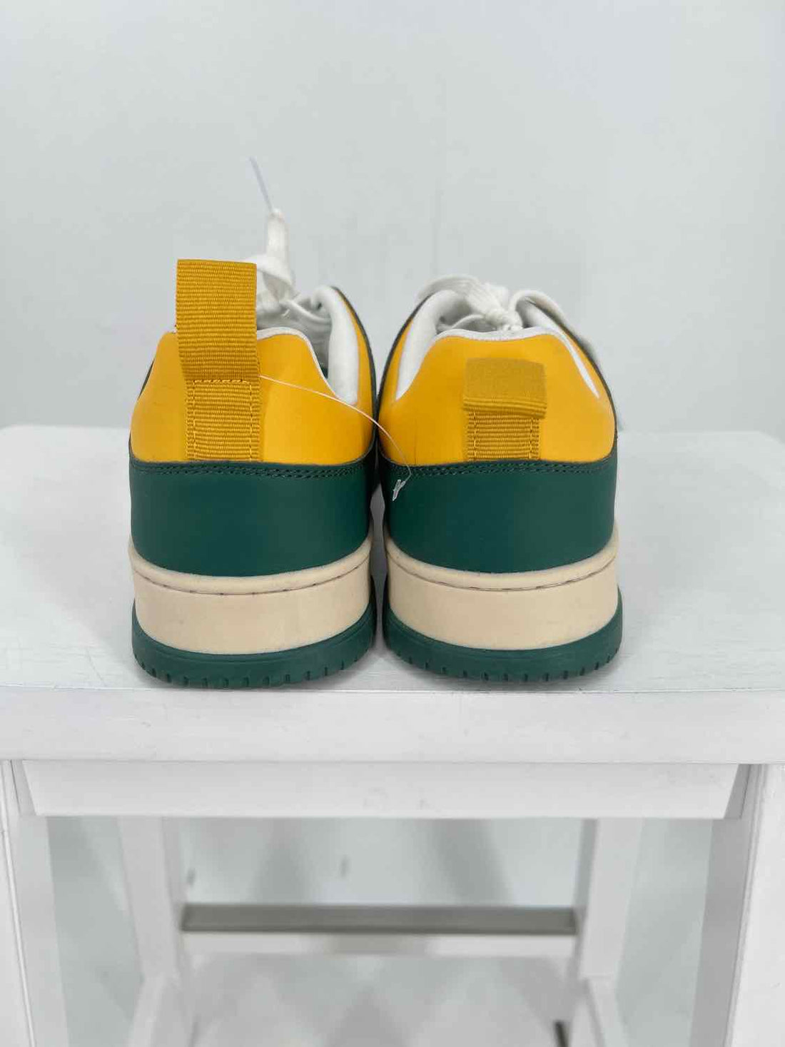 Steve Madden Women Size 9 White & Dark Green Colorblock Renigade Sneakers