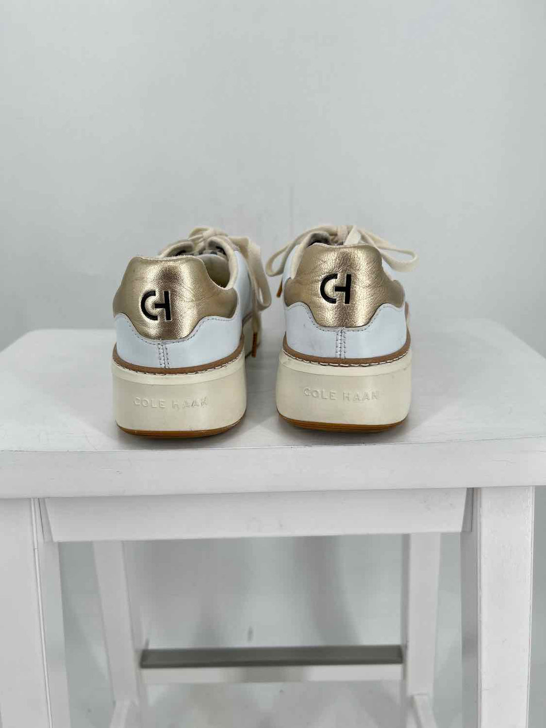 Cole Haan Women Size 9.5 White & Cream Colorblock Sneakers