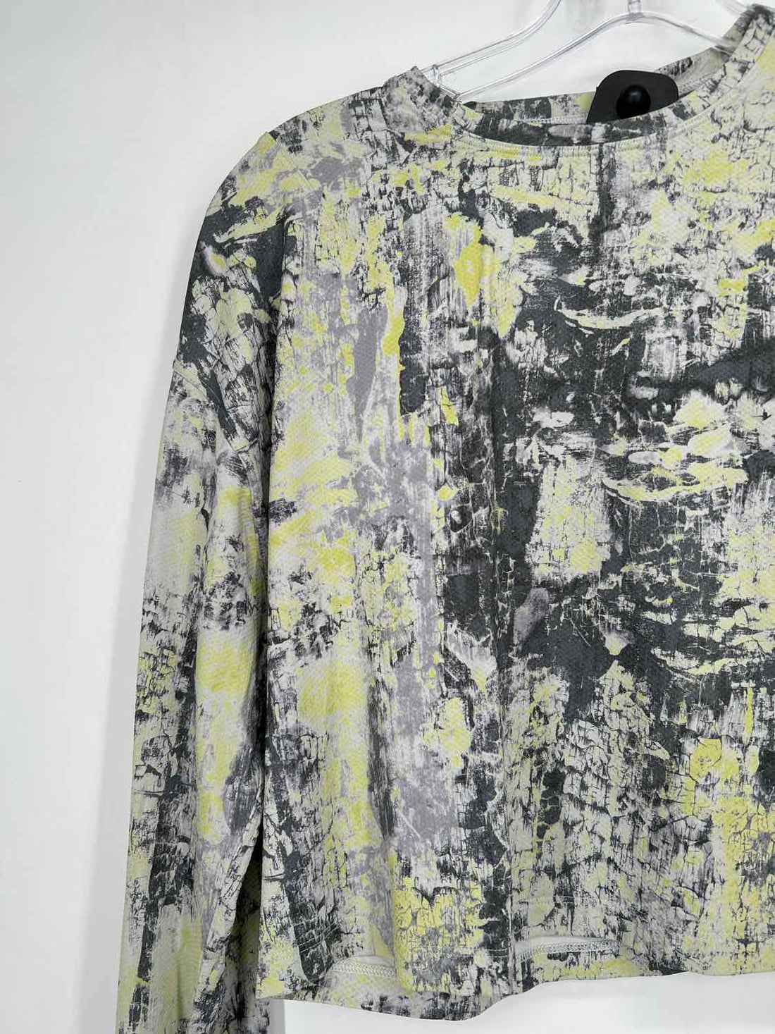 Lululemon Size M Gray & Yellow Long Sleeve Active Tops