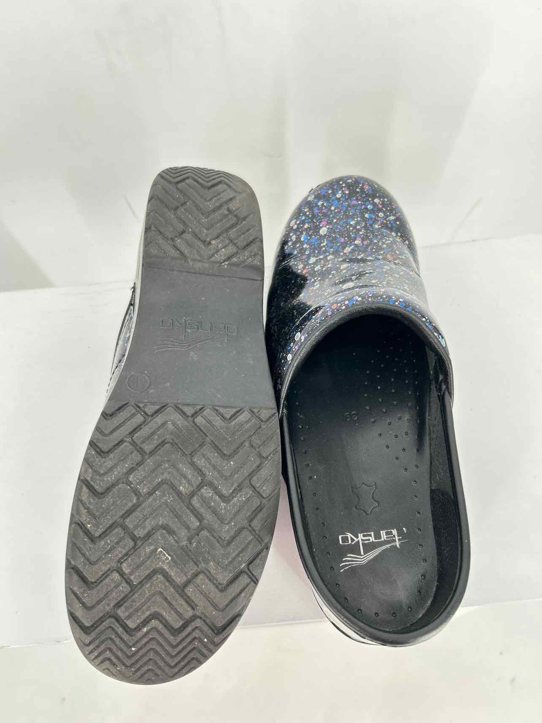 Dansko Women Size 39 Black Print Clogs