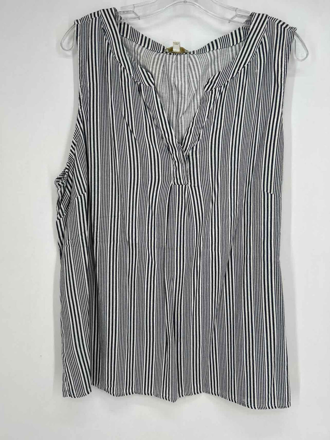 Saint Tropez Size 2X White & grey striped Top/Blouse