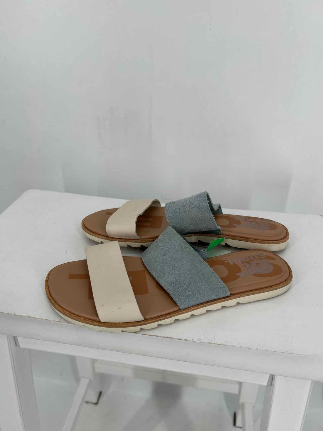 Sorel Women Size 6.5 Cream & Light Blue Slides