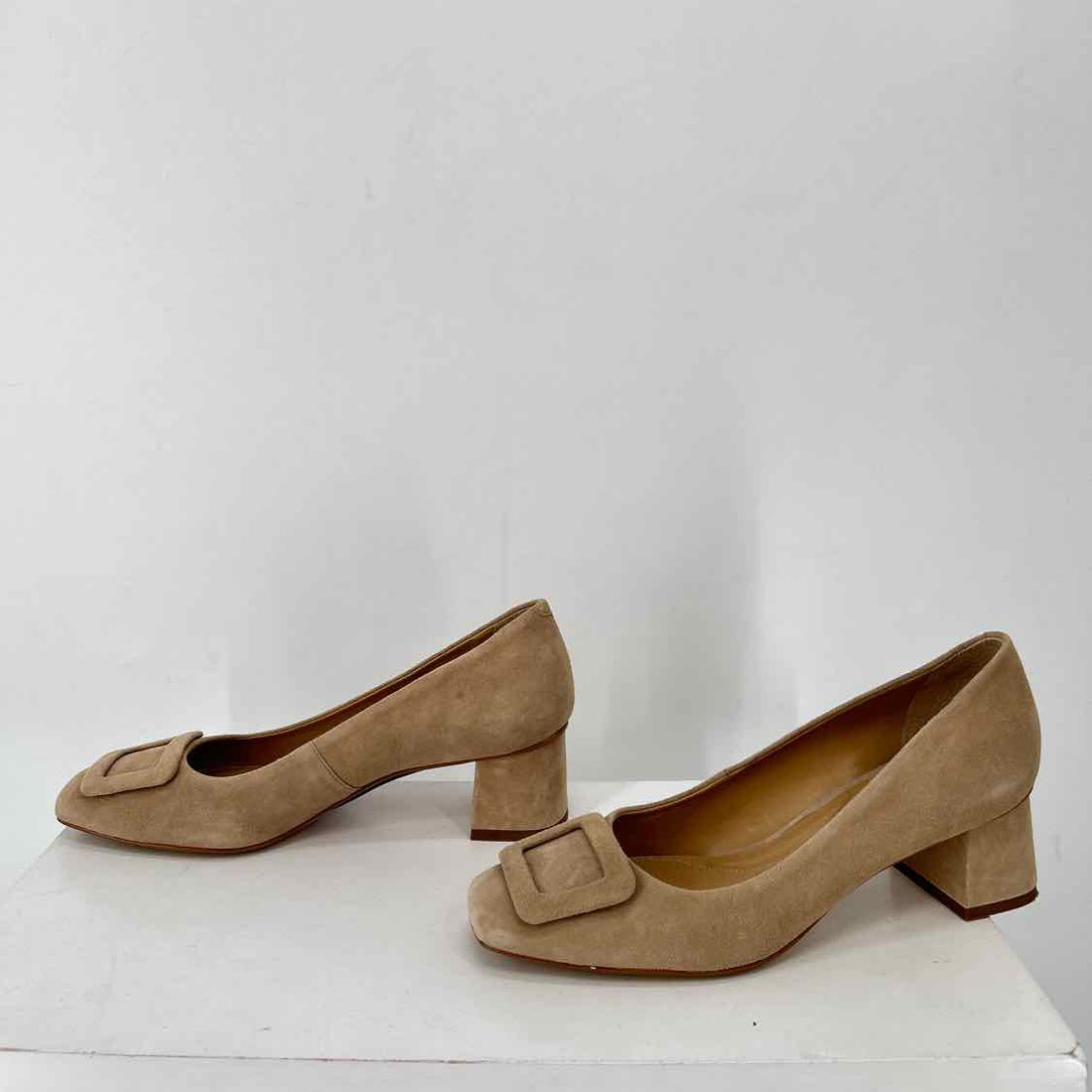 Talbots Women Size 7.5 Tan Genuine Suede Heels