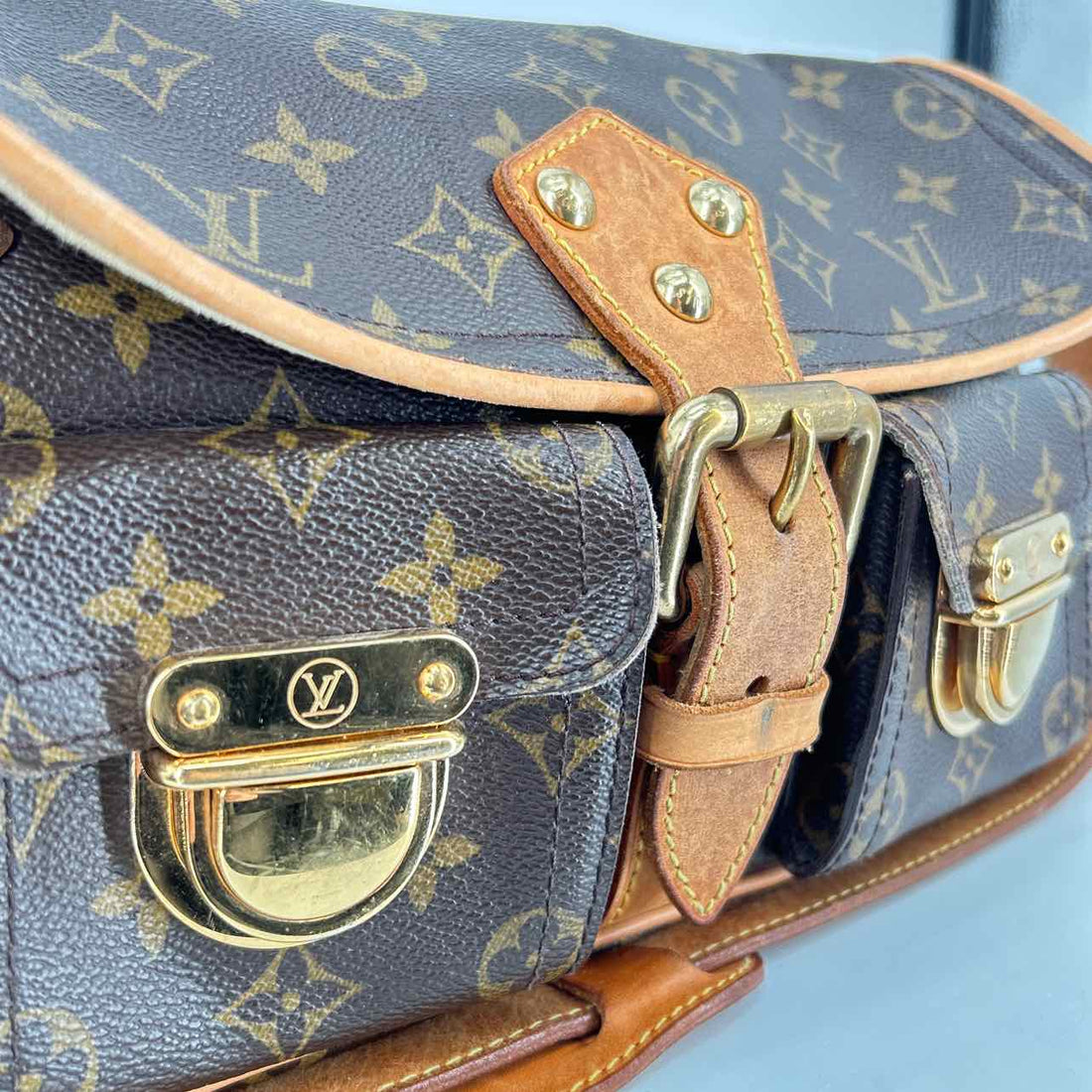 Louis Vuitton Hudson PM  Monogram Leather & Coated Canvas Vintage LUXURY