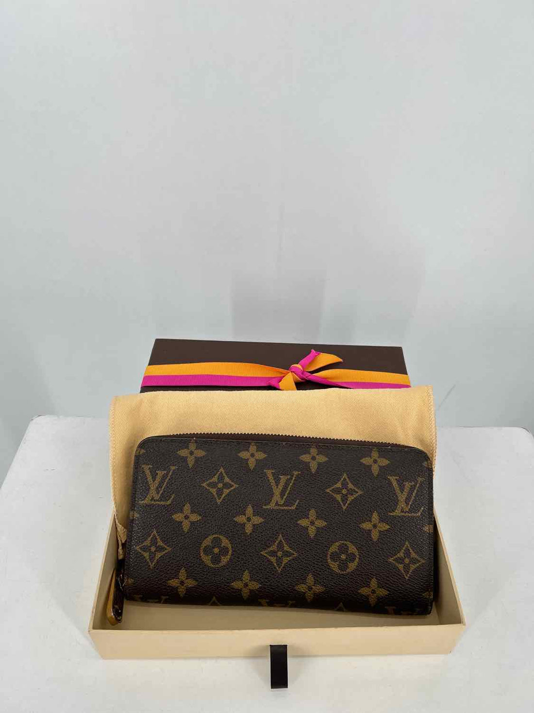 Louis Vuitton Zippy Wallet  Monogram Coated Canvas Pre Owned LUXURY