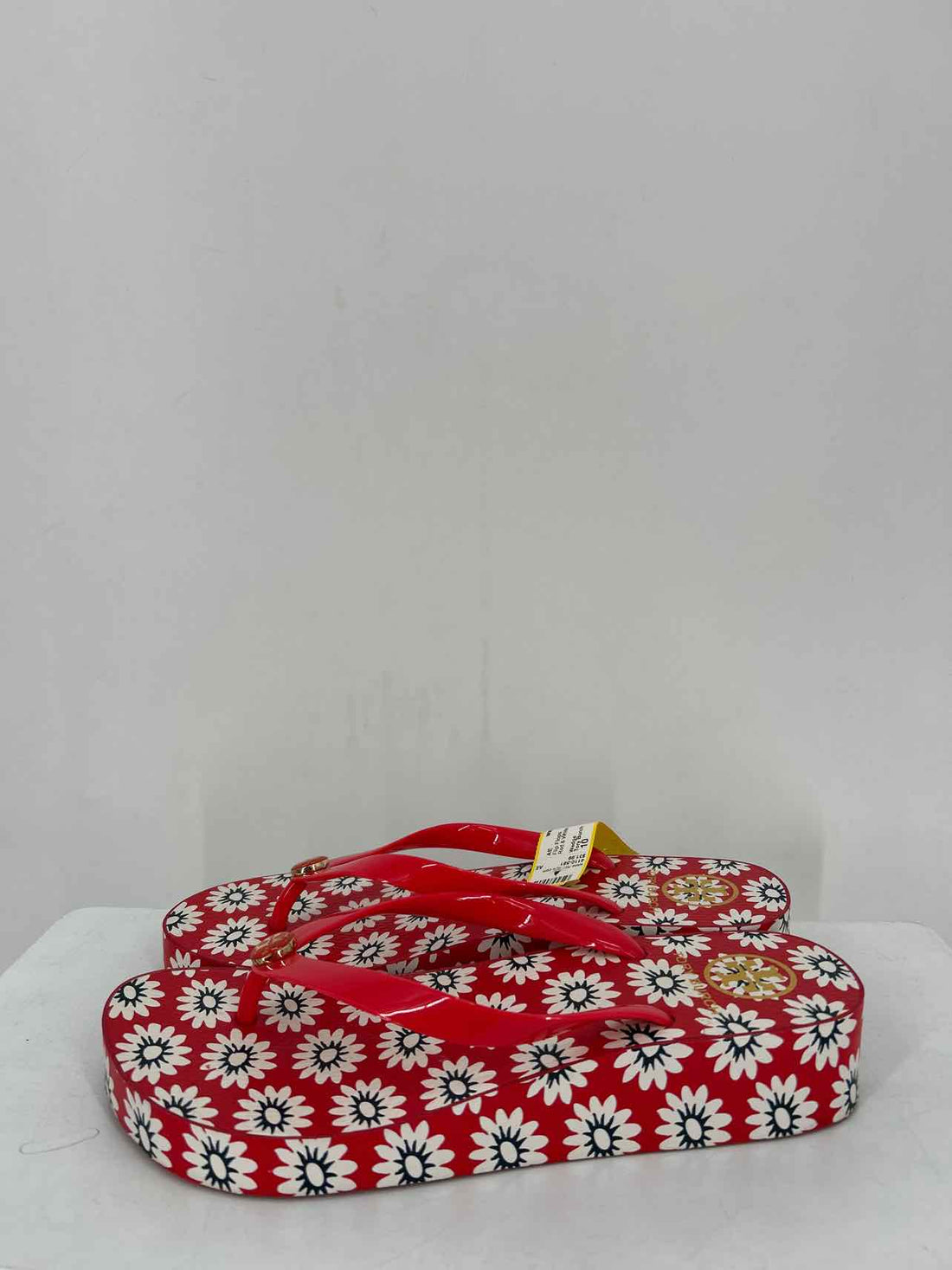 Tory Burch Women Size 10 Red & White Floral Flip Flops
