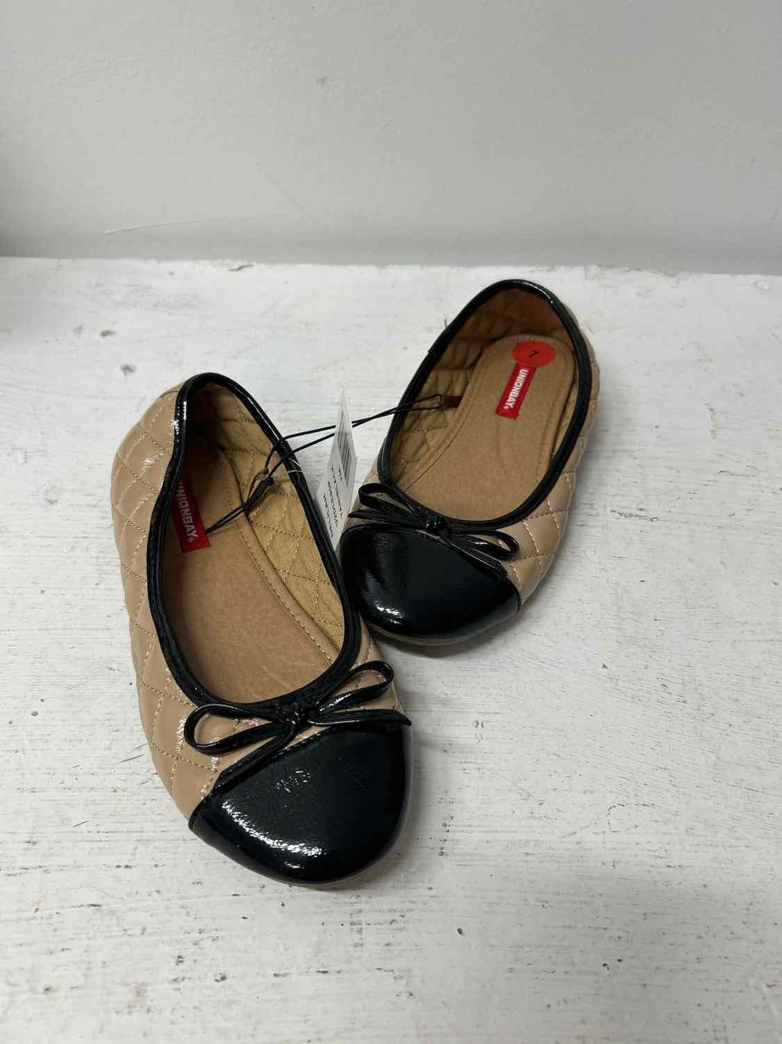 Union Bay Women Size 7 Black & Tan NWT Flats