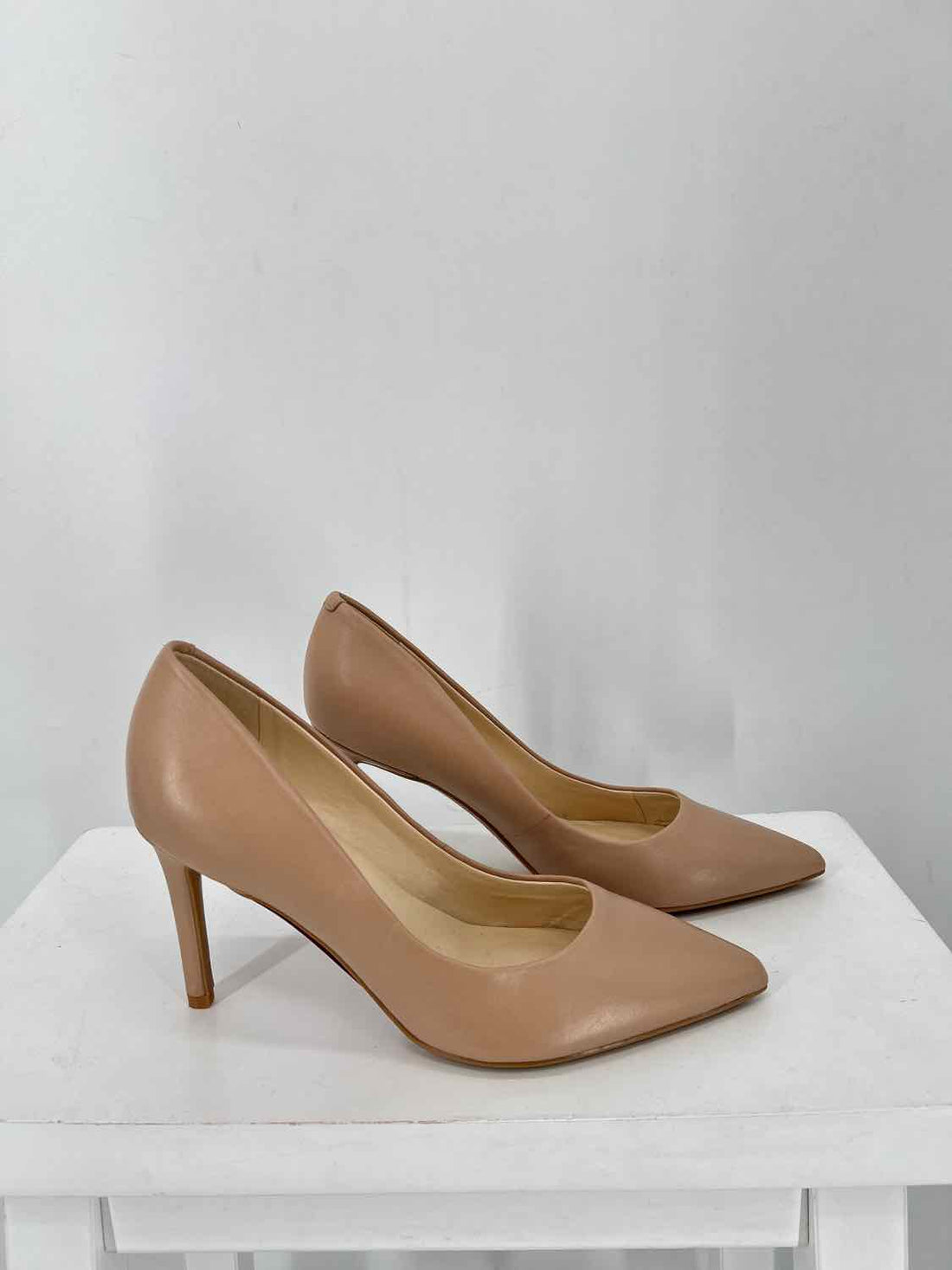 Nine West Women Size 8 Taupe Heels
