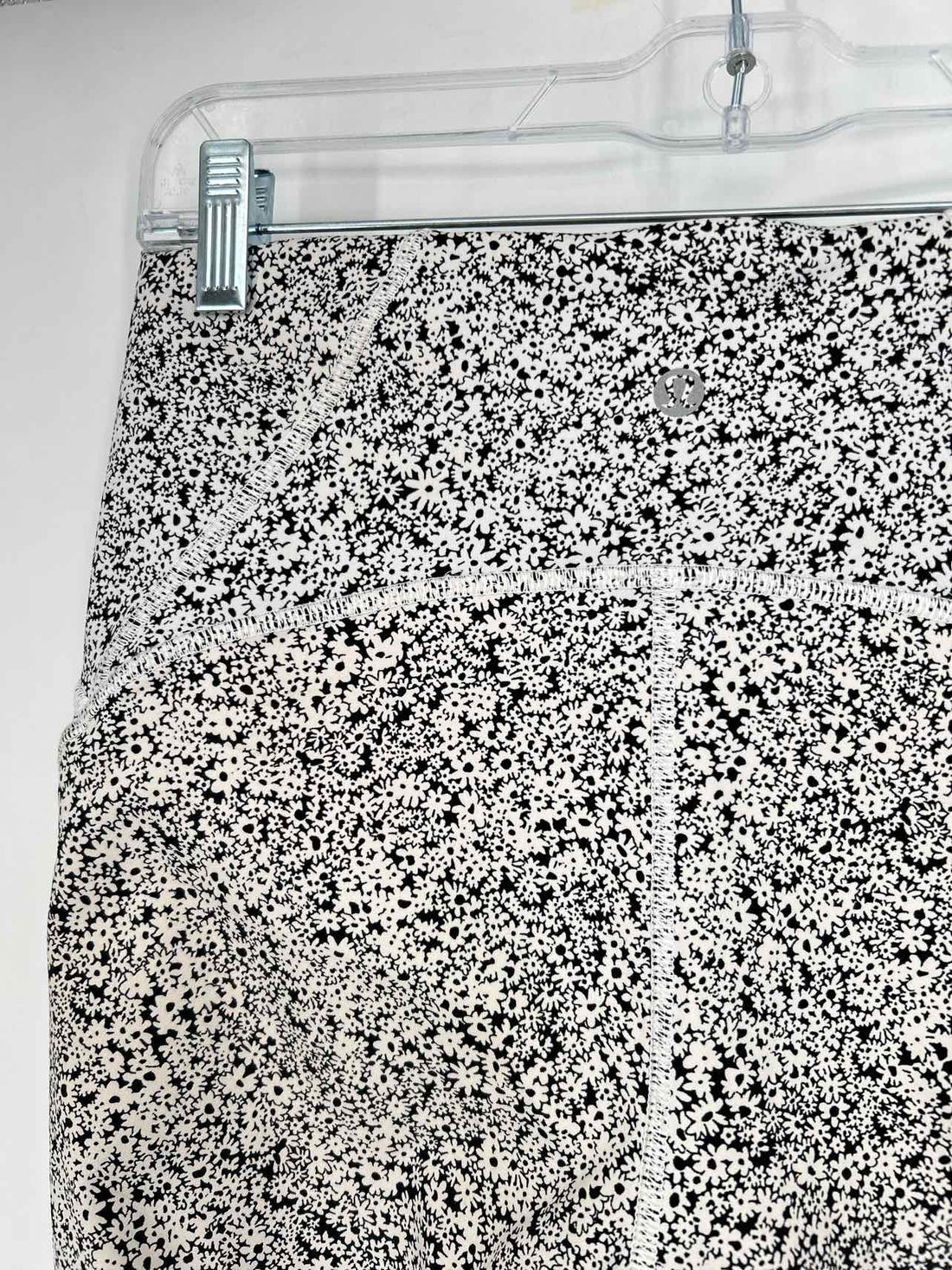 Lululemon Size 8 White & Black Print Active Shorts
