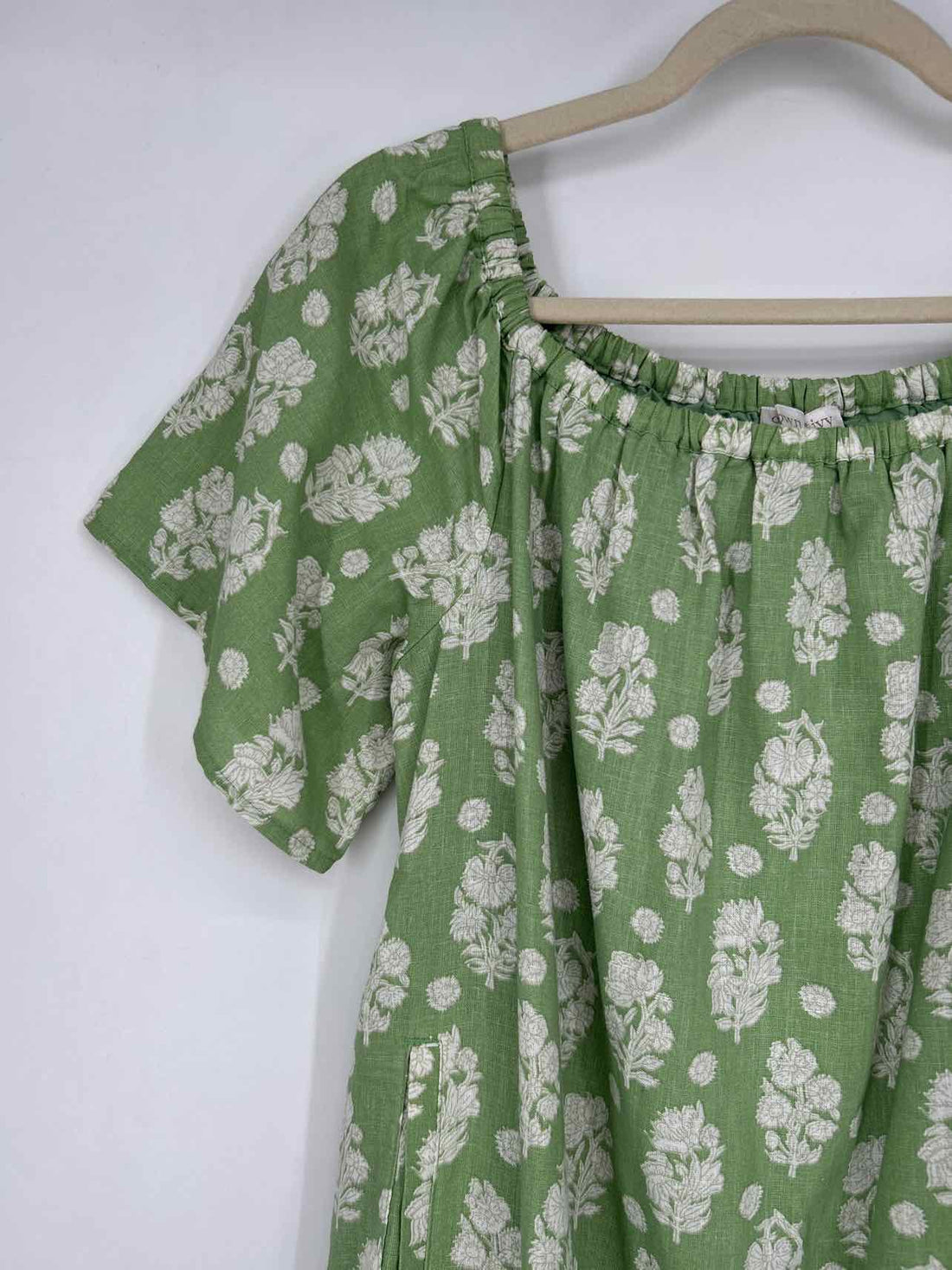 Crown & Ivy Size MP Green & White Floral Short Sleeve Dress