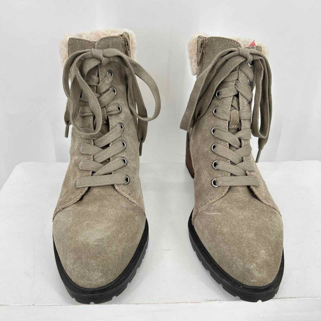 Lucky Brand Women Size 8 Green Excellent Condition Genuine Suede Ankle Boot