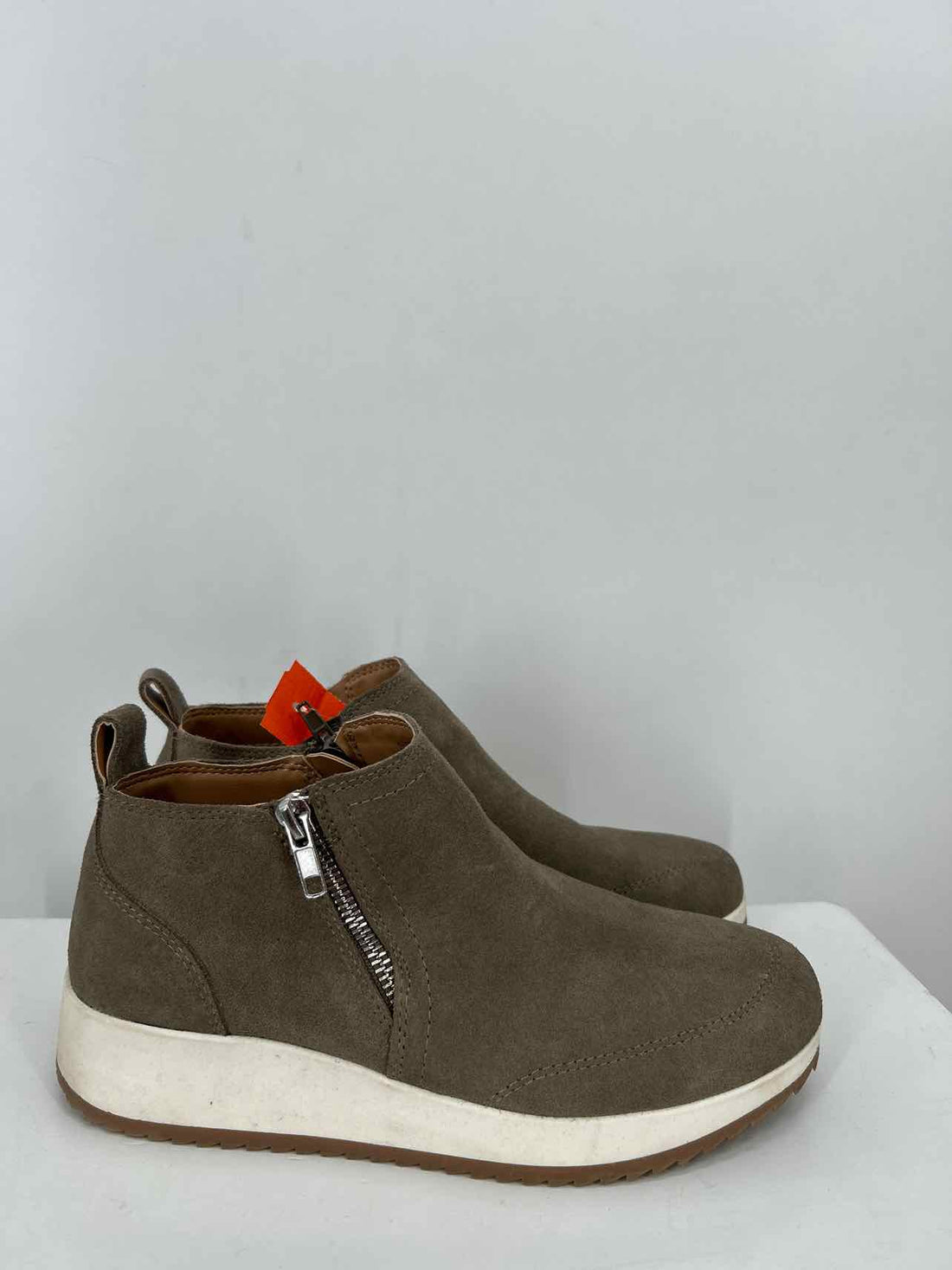 Blondo Women Size 7 Taupe Ankle Boot