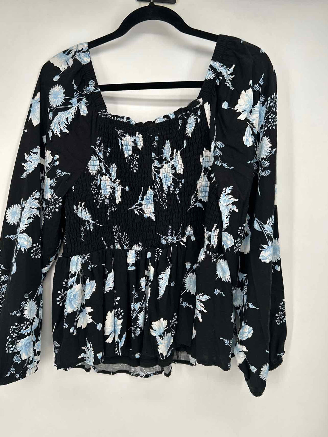 Torrid Size 2X Black & Light Blue Floral NWT Top/Blouse