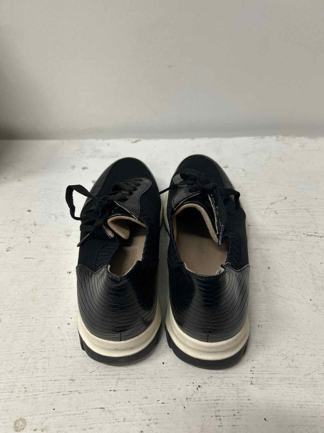 Naturalizer Women Size 8 Black & White Sneakers