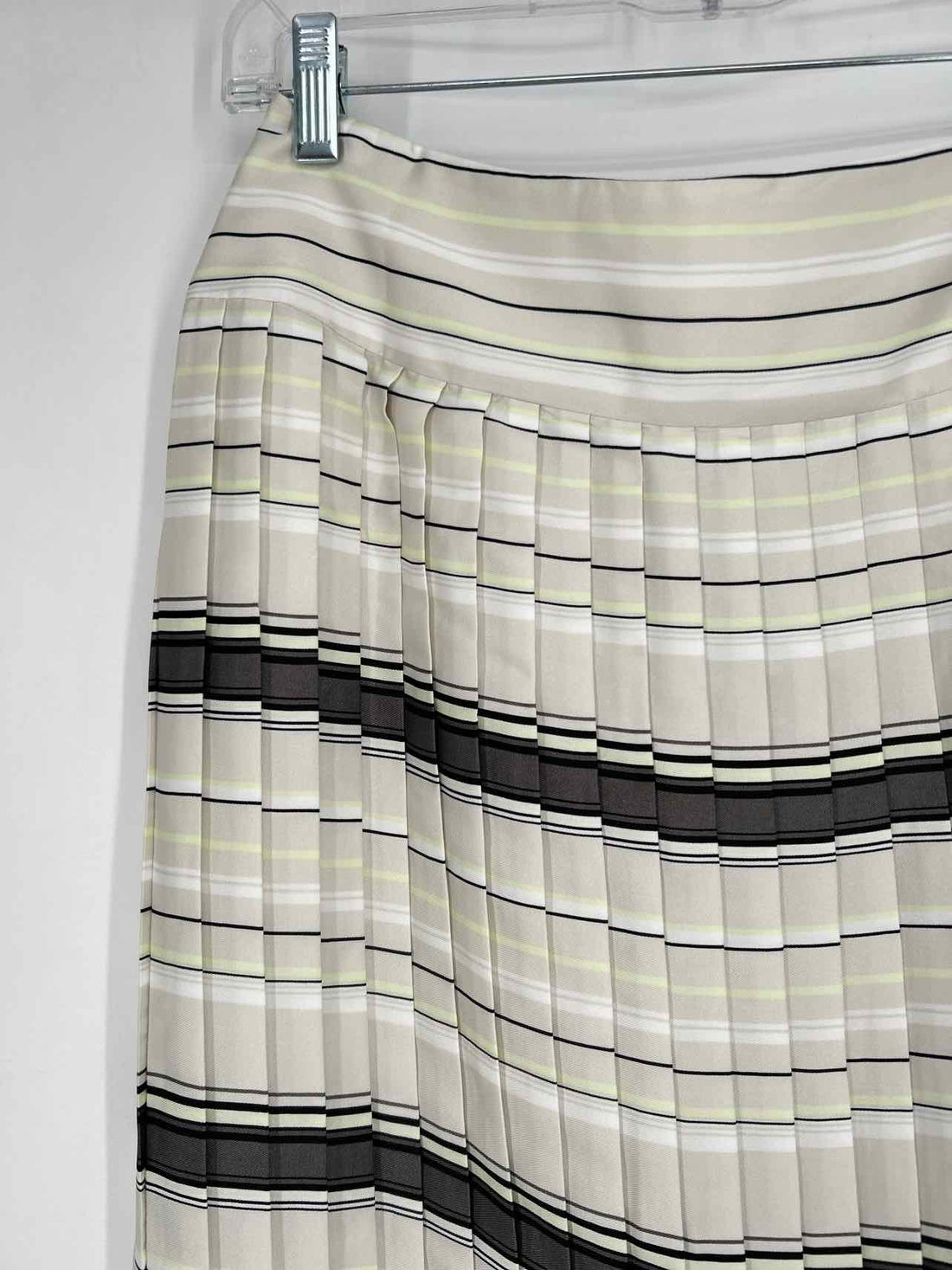 Banana Republic Size 2 Beige Striped Skirts