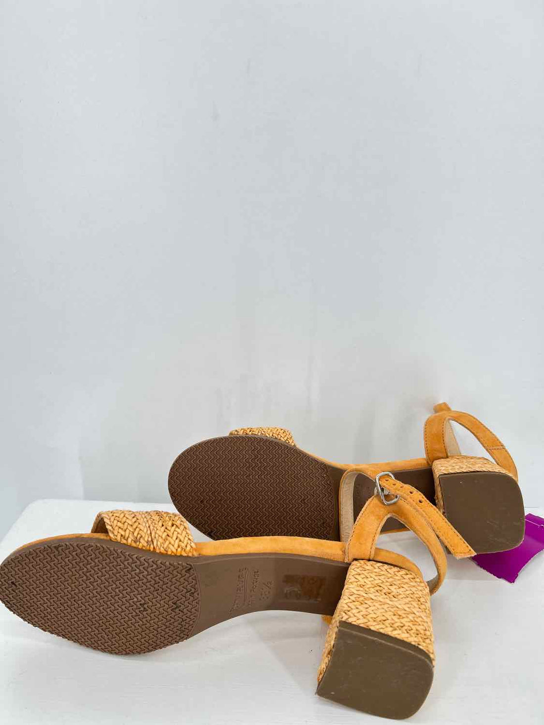 Softwaves Women Size 38.5 Marigold Sandals