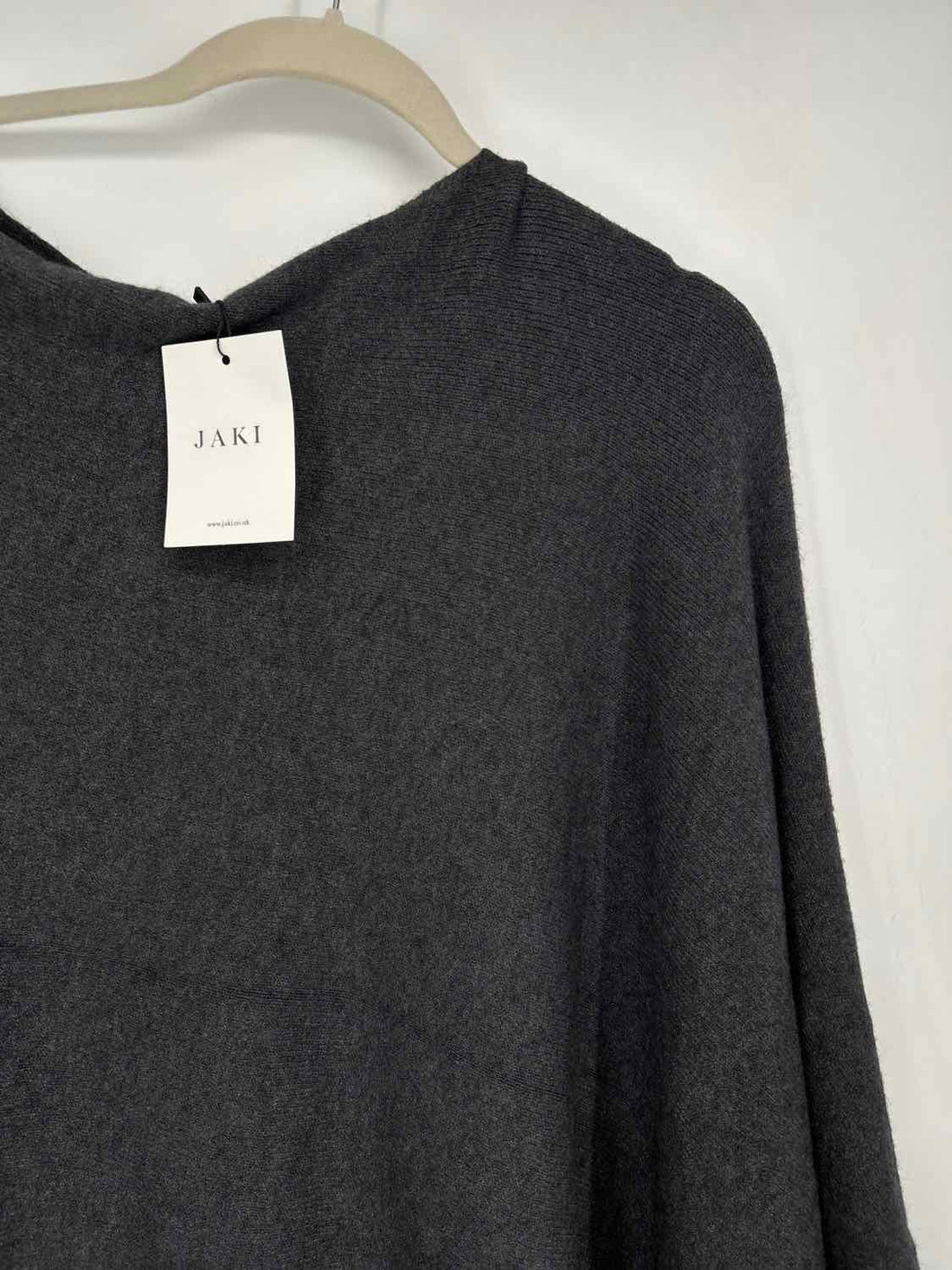 Jaki London Size M Gray Sweater