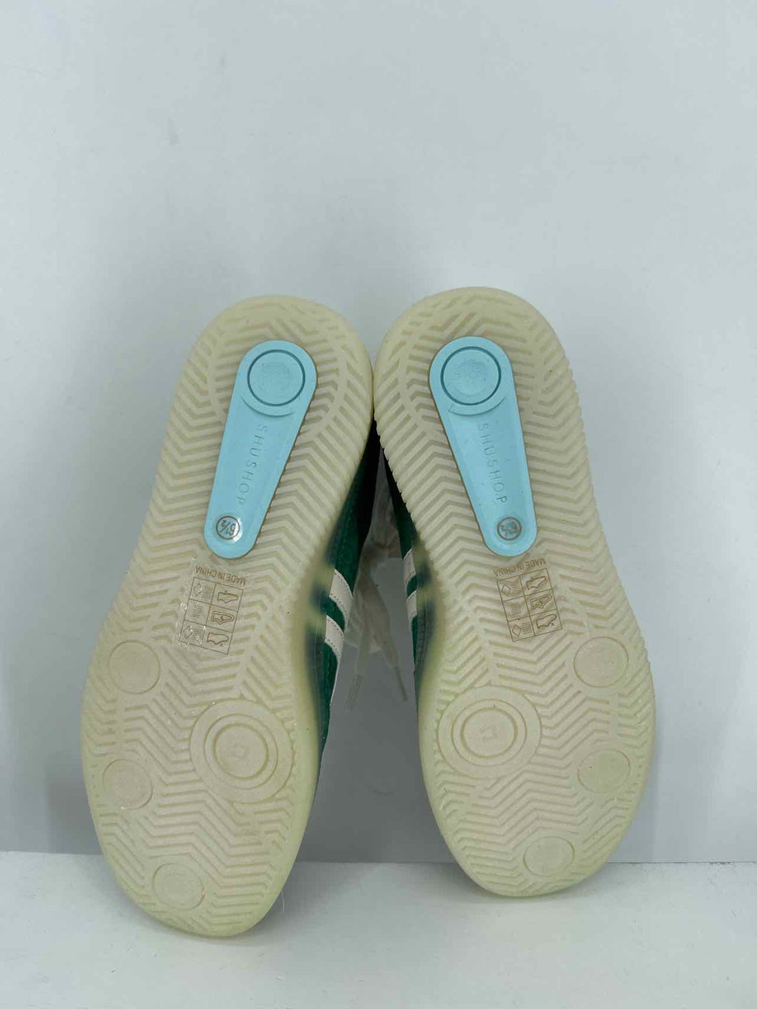 Shu Shop Women Size 6.5 Green & White New Boutique Shoes