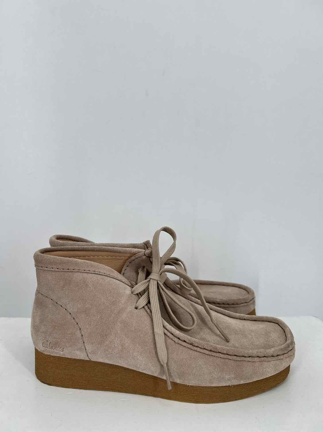 Clarks Women Size 8 Taupe Wallabee Ankle Boot