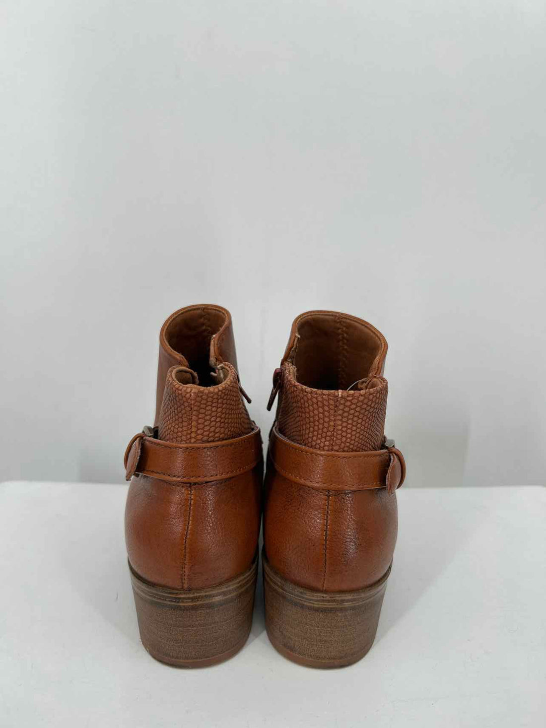 Baretraps Women Size 8 Cognac Ankle Boot