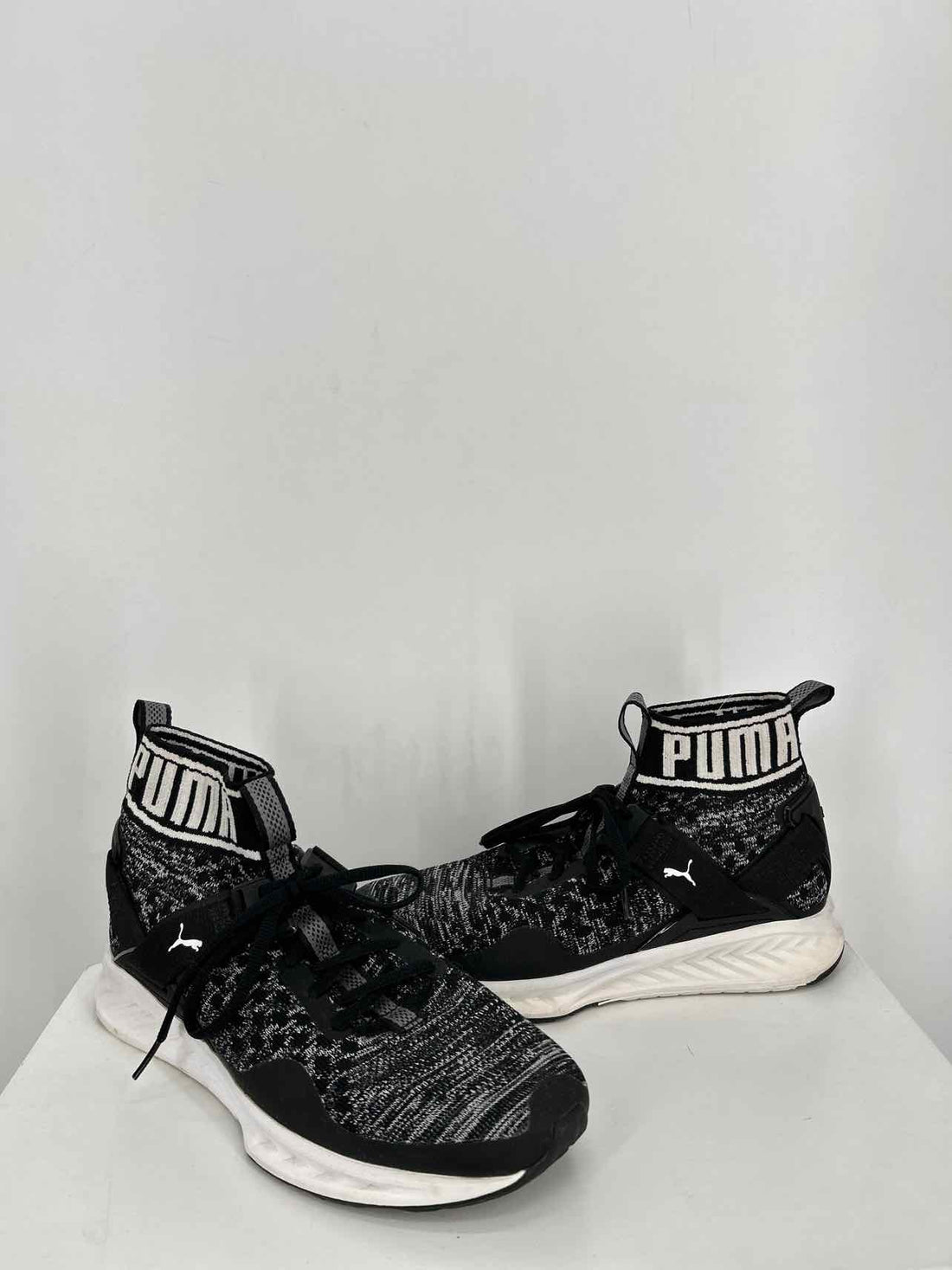 Puma Women Size 8.5 Black & White Clogs