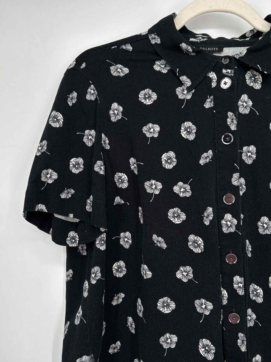 Talbots Size M Black & White Floral Short Sleeve