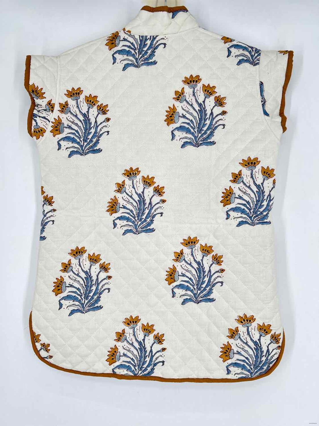 Clara The Label Size XS Cream Tan & Blue Print Quilted NWT Vest