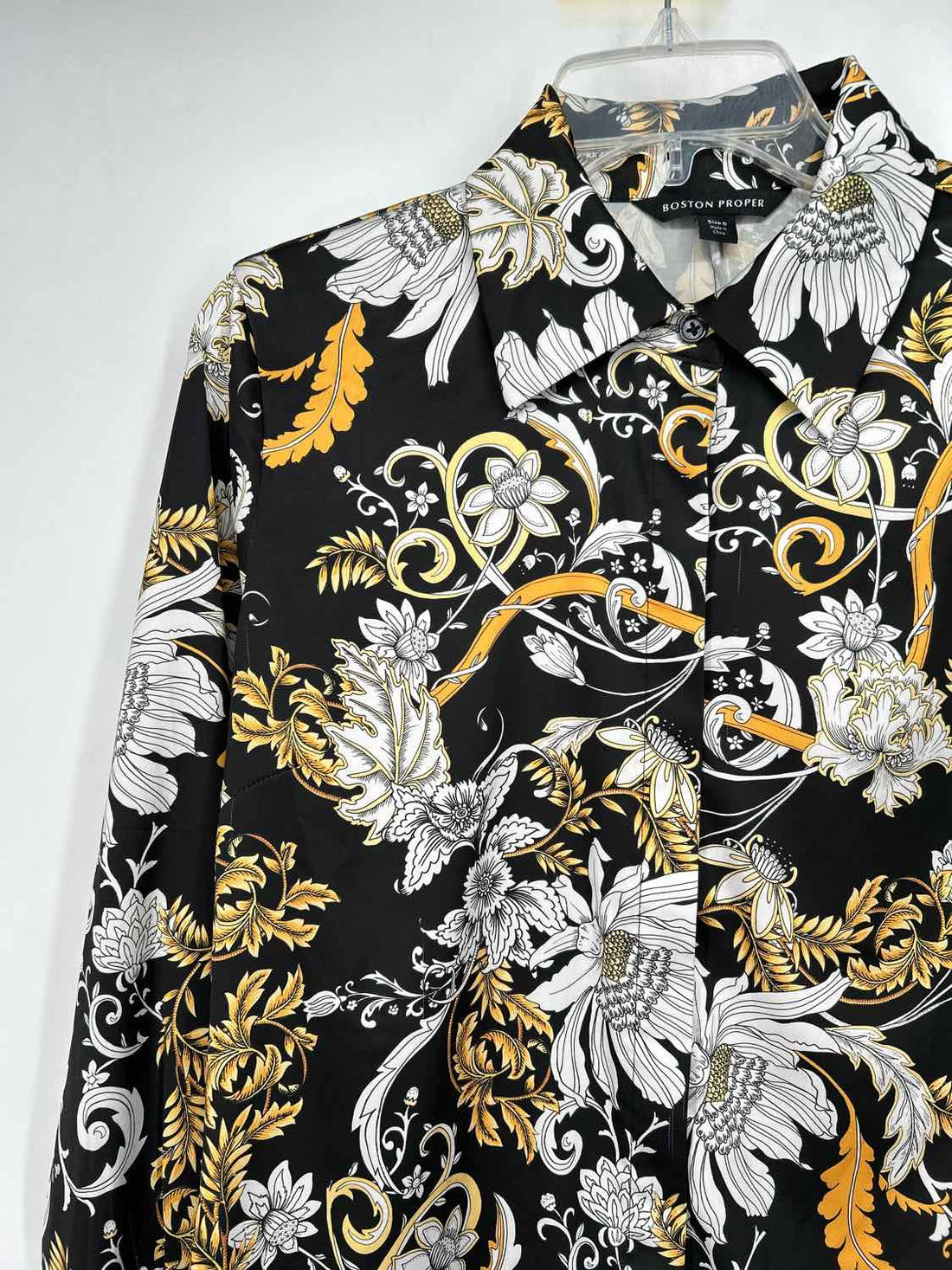 Boston Proper Size 8 Black & White Print Long Sleeve