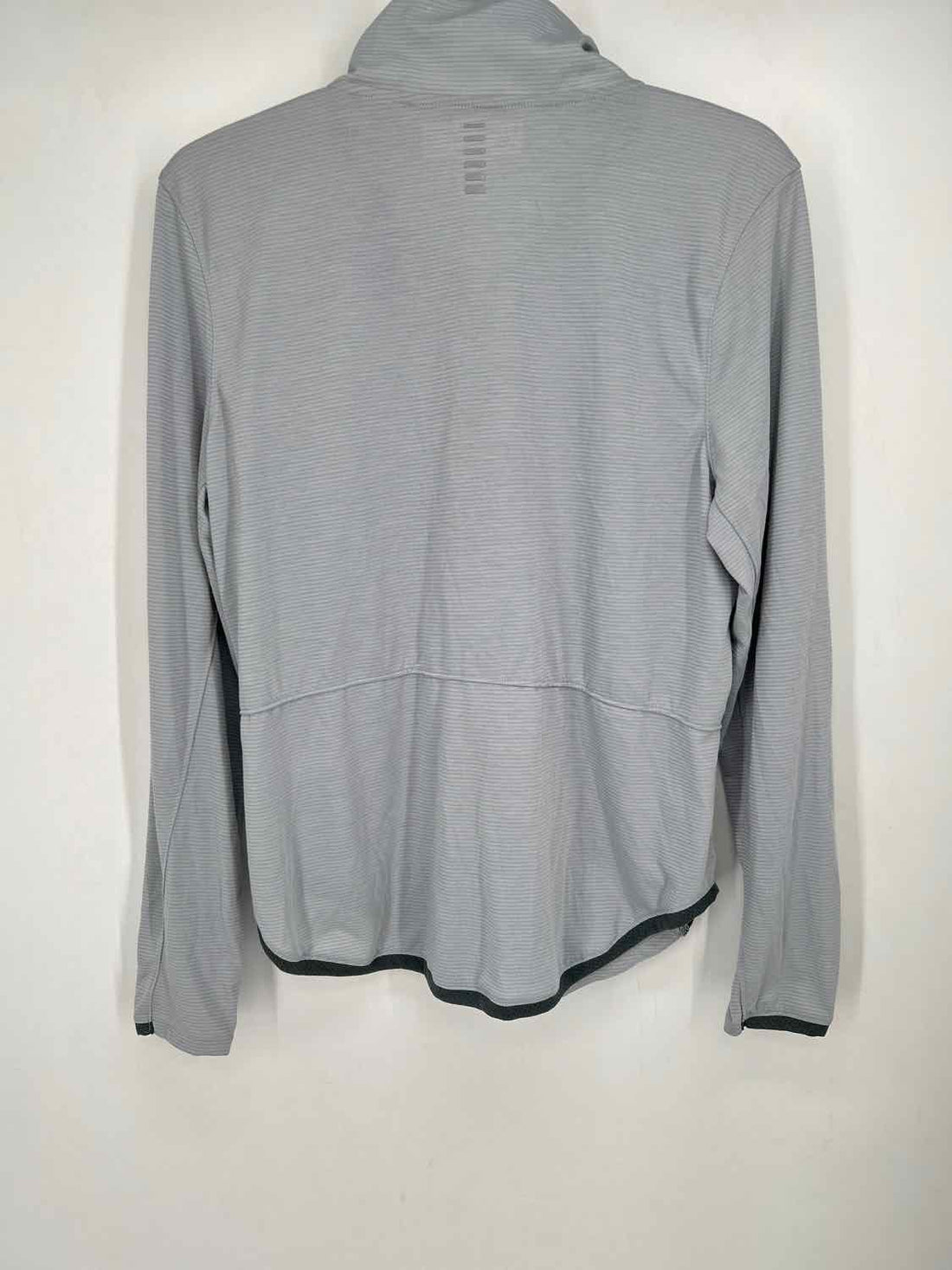 Under Armour Size XL Light Gray Striped NWT Active Tops