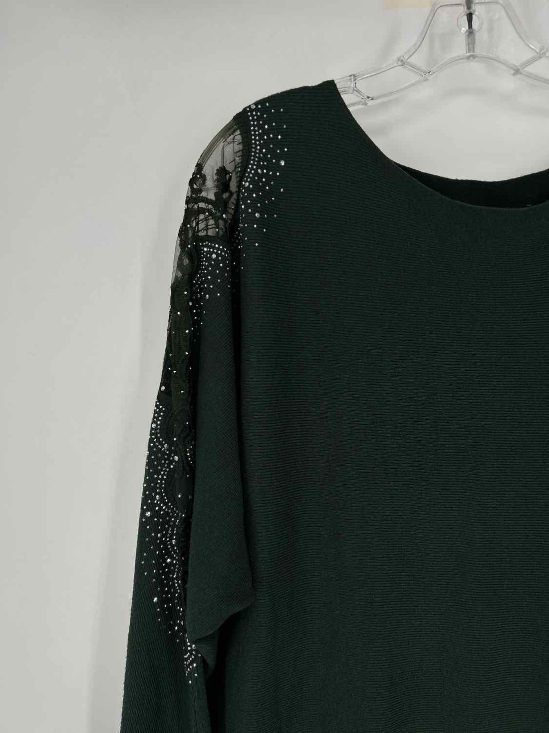 Tahari Size 1X Green Sweater
