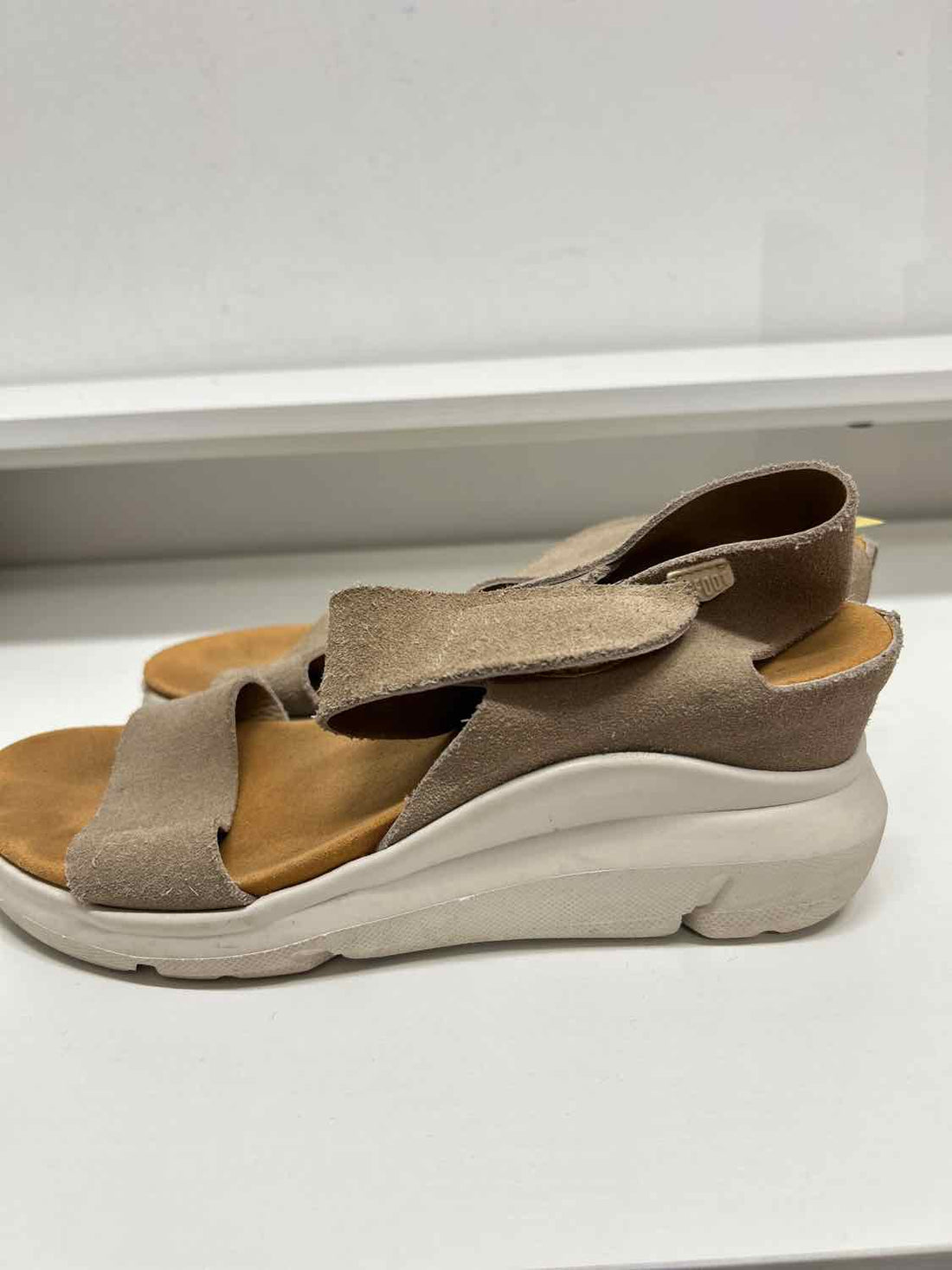 On Foot Women Size 38 Taupe Sandals
