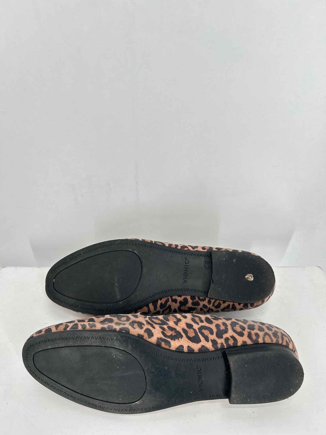 Vionic Women Size 8 Leopard Loafers